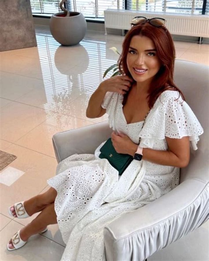 Who is Edona Llalloshi Dating Now?