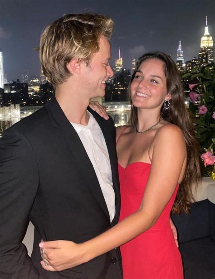 Who is Elaine Ng Dating Now?