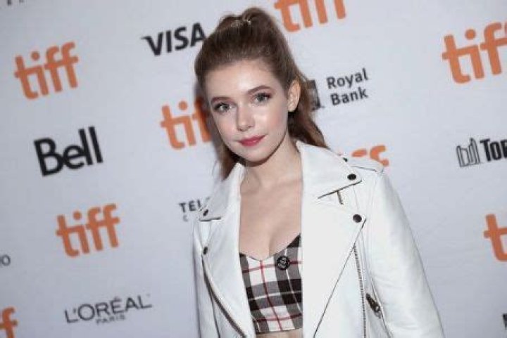 Who is Eleanor Worthington Cox Dating Now?