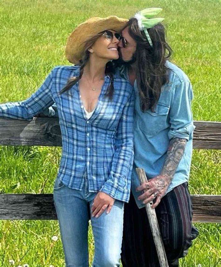 Who is Elizabeth Alderfer Dating Now