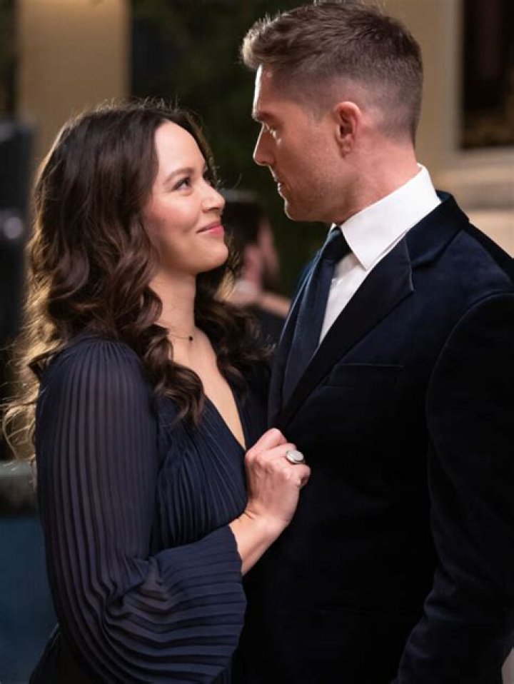 Who is Elle Bradford Dating Now?