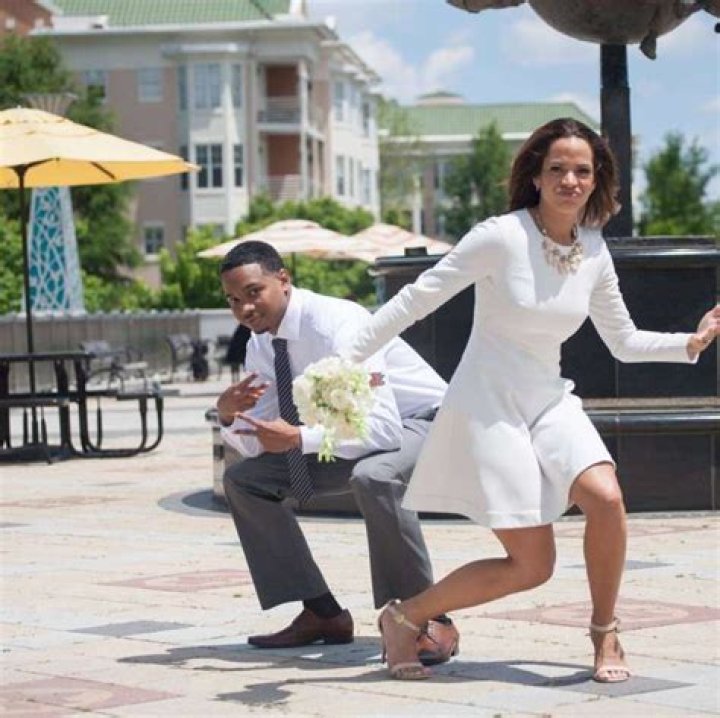 Who is Elle Duncan Dating Now?