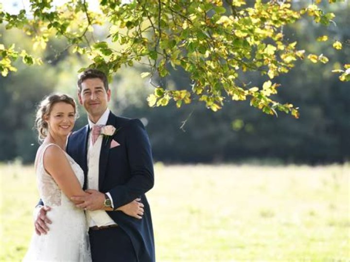 Who is Elliott Sailors Dating Now?