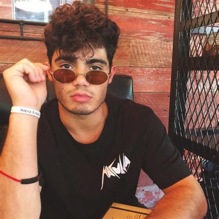 Who is Emery Kelly Dating Now