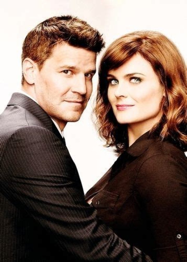 Who is Emily Deschanel Dating Now?