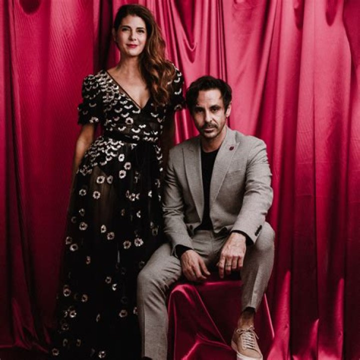 Who is Emun Elliott Dating Now