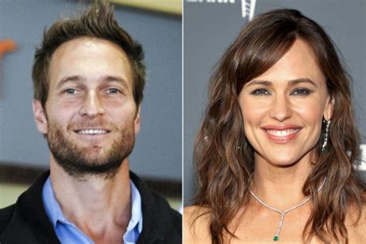 Who is English Gardner Dating Now