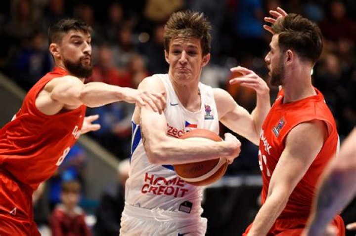 Who is Eric Maynor Dating Now?