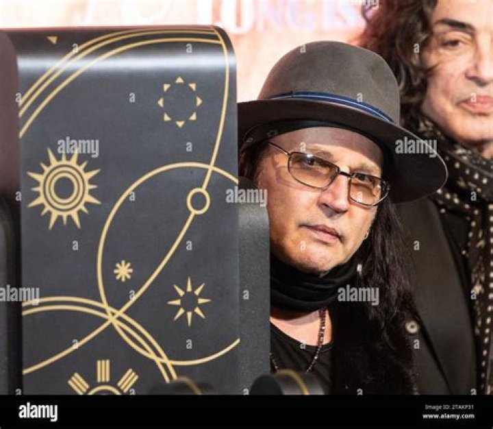 Who is Eric Singer Dating Now