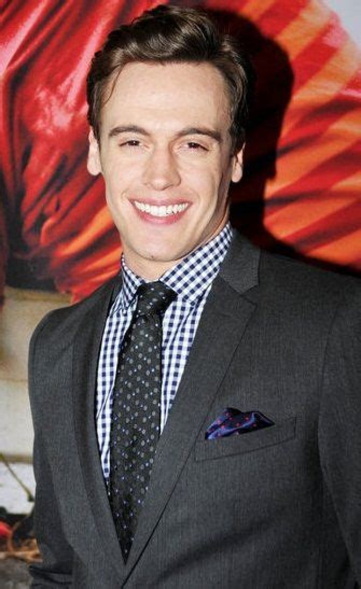 Who is Erich Bergen Dating Now