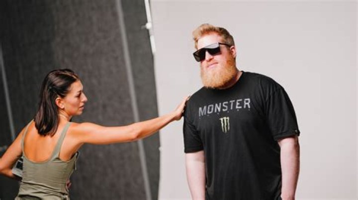 Who is Erik Flom Dating Now?