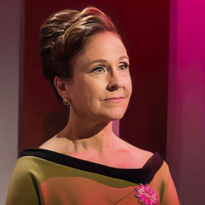 Who is Erin Gray Dating Now?