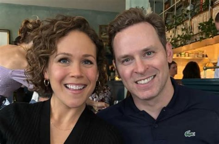 Who is Erin Robertson Dating Now?