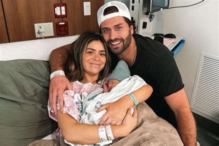 Who is Frankie Cosmos Dating Now?