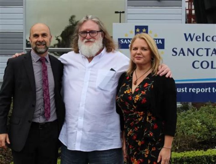 Who is Gabe Newell Dating Now?