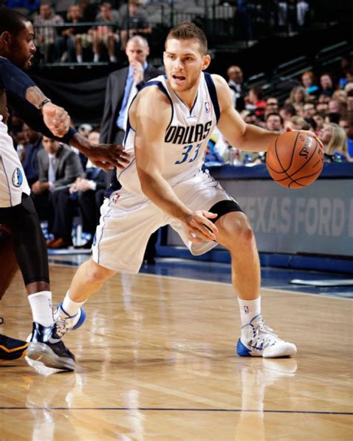 Who is Gal Mekel Dating Now?