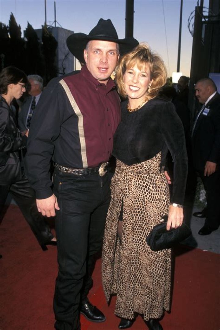 Who is Garth Brooks Dating Now?