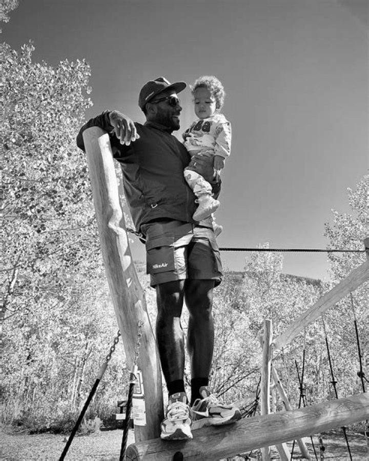 Who is Giovani Bernard Dating Now?