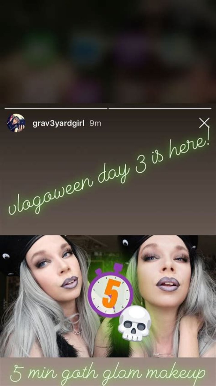 Who is Grav3yardgirl Dating Now?