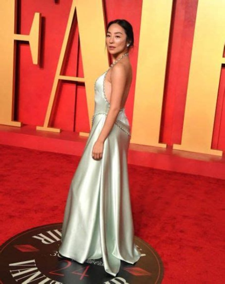 Who is Greta Lee Dating Now