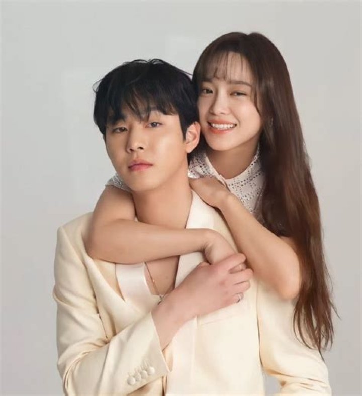 Who is HaNee Jeong Dating Now?