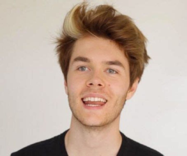 Who is Harrison Webb Dating Now