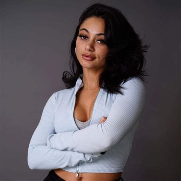 Who is Himynamestee Dating Now