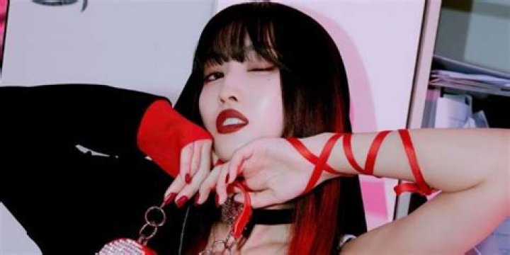 Who is Hirai Momo Dating Now?