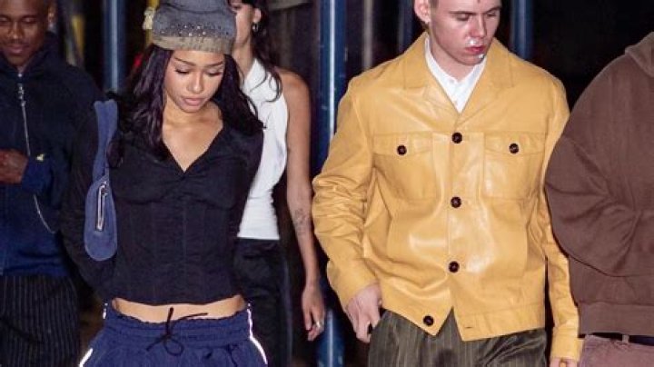 Who is HowieaZy Dating Now?