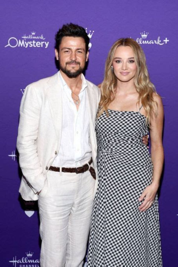 Who is Hunter King Dating Now