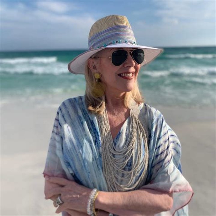 Who is Hwasa Dating Now