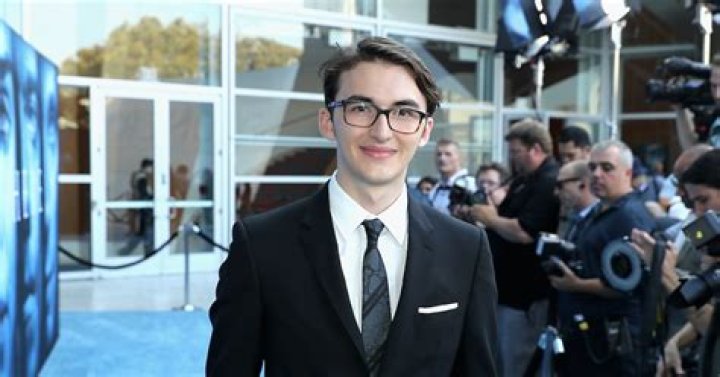 Who is Isaac Hempstead-Wright Dating Now?