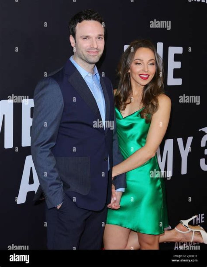Who is Jake Epstein Dating Now?