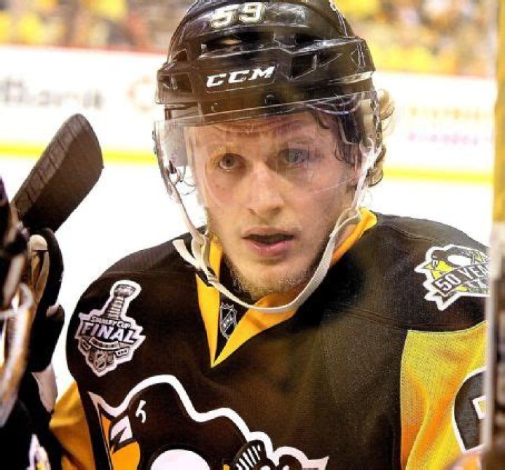 Who is Jake Guentzel Dating Now?