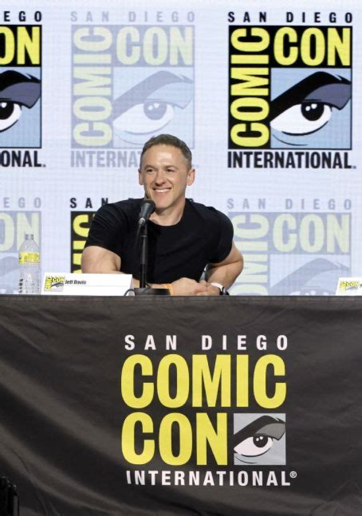 Who is Jeff Davis Dating Now