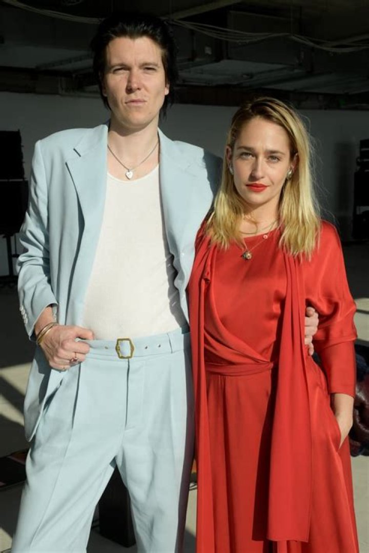Who is Jemima Kirke Dating Now?