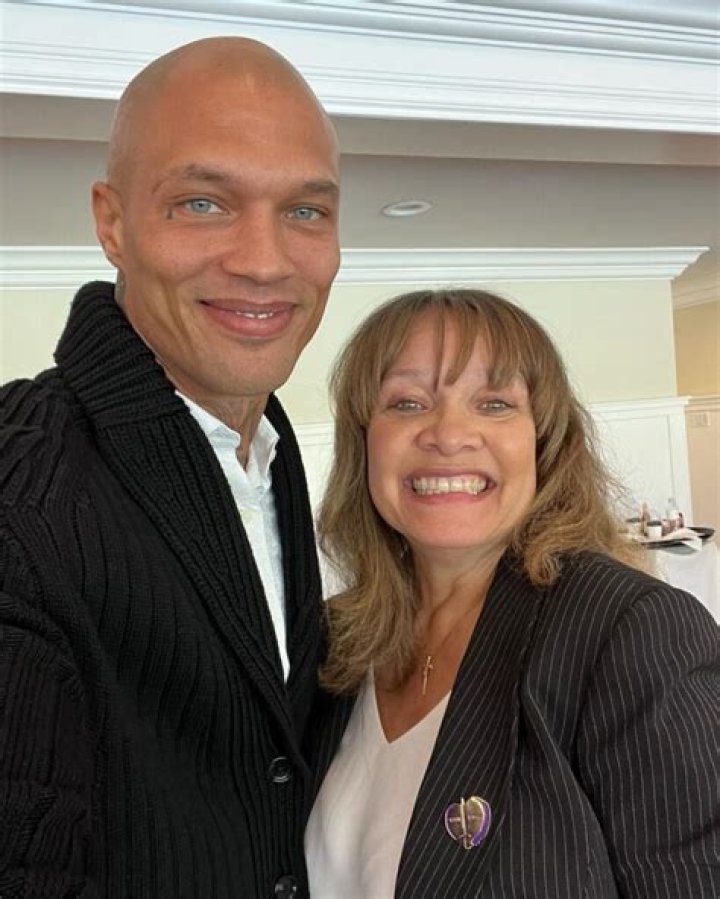 Who is Jeremey Chinshue Dating Now?