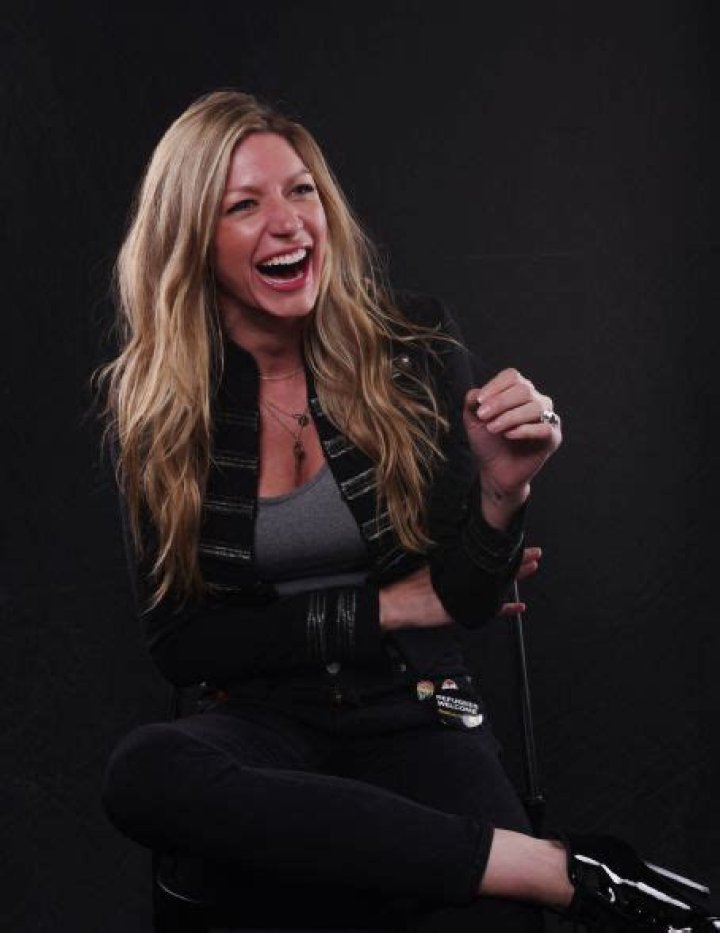 Who is Jes Macallan Dating Now