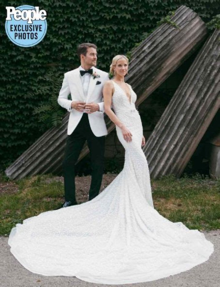 Who is Jessy Schram Dating Now?