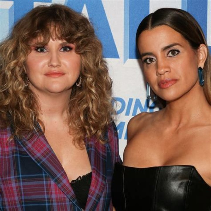 Who is Jillian Bell Dating Now