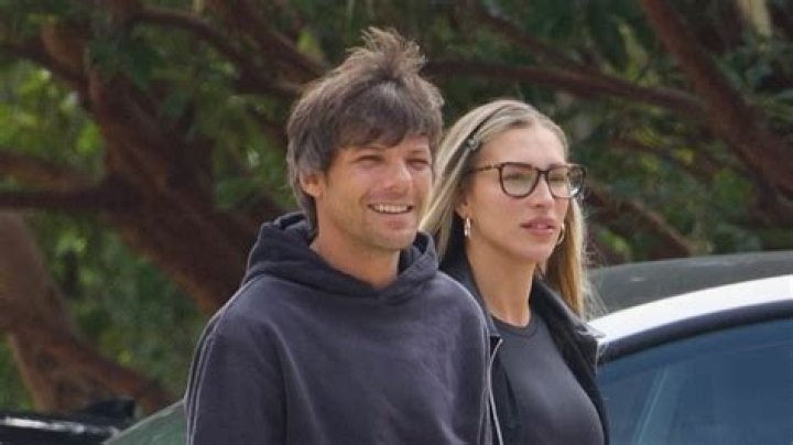 Who is Joe Thomlinson Dating Now?