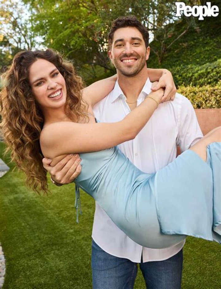 Who is Joey Galloway Dating Now