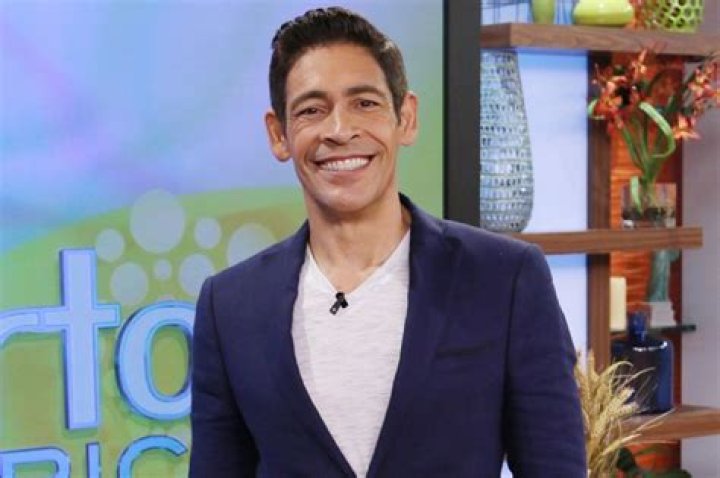 Who is Johnny Lozada Dating Now