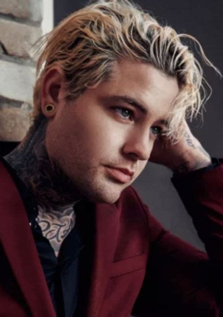 Who is Jon Hill Dating Now