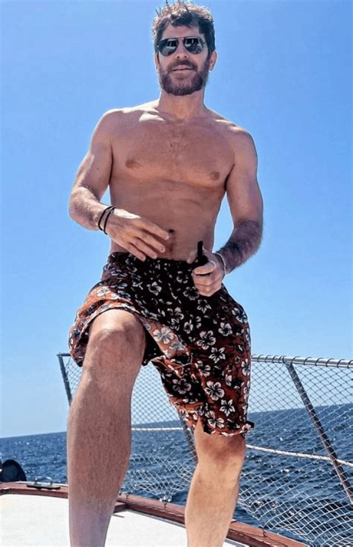 Who is Jon Kortajarena Dating Now