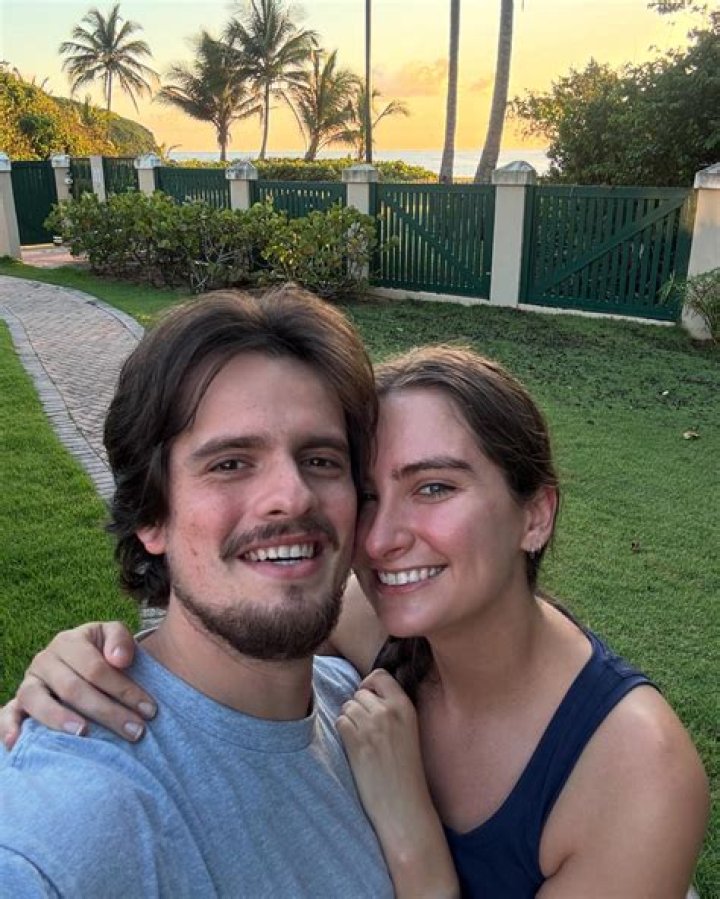 Who is Jorge Linares Dating Now?