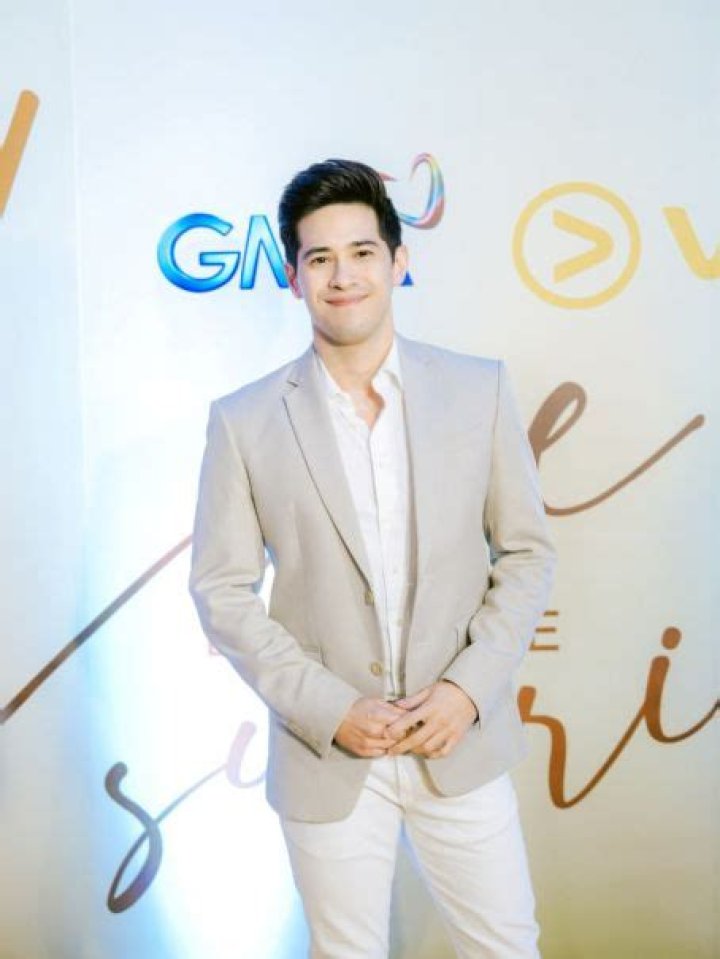 Who is Jose Sarasola Dating Now?