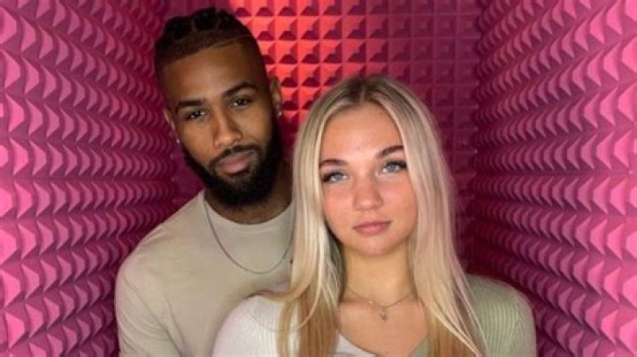 Who is Julia Alende Dating Now?