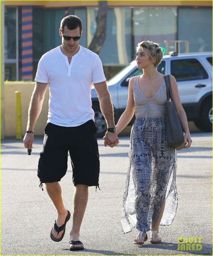 Who is Julianne Hough Dating Now?
