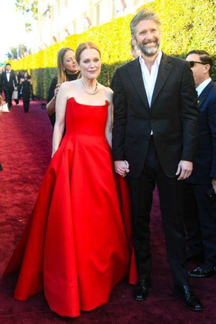 Who is Julianne Moore Dating Now?